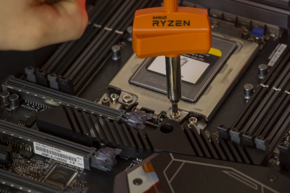 AMD Ryzen Threadripper 2920x and 2950x motherboard mounting tool